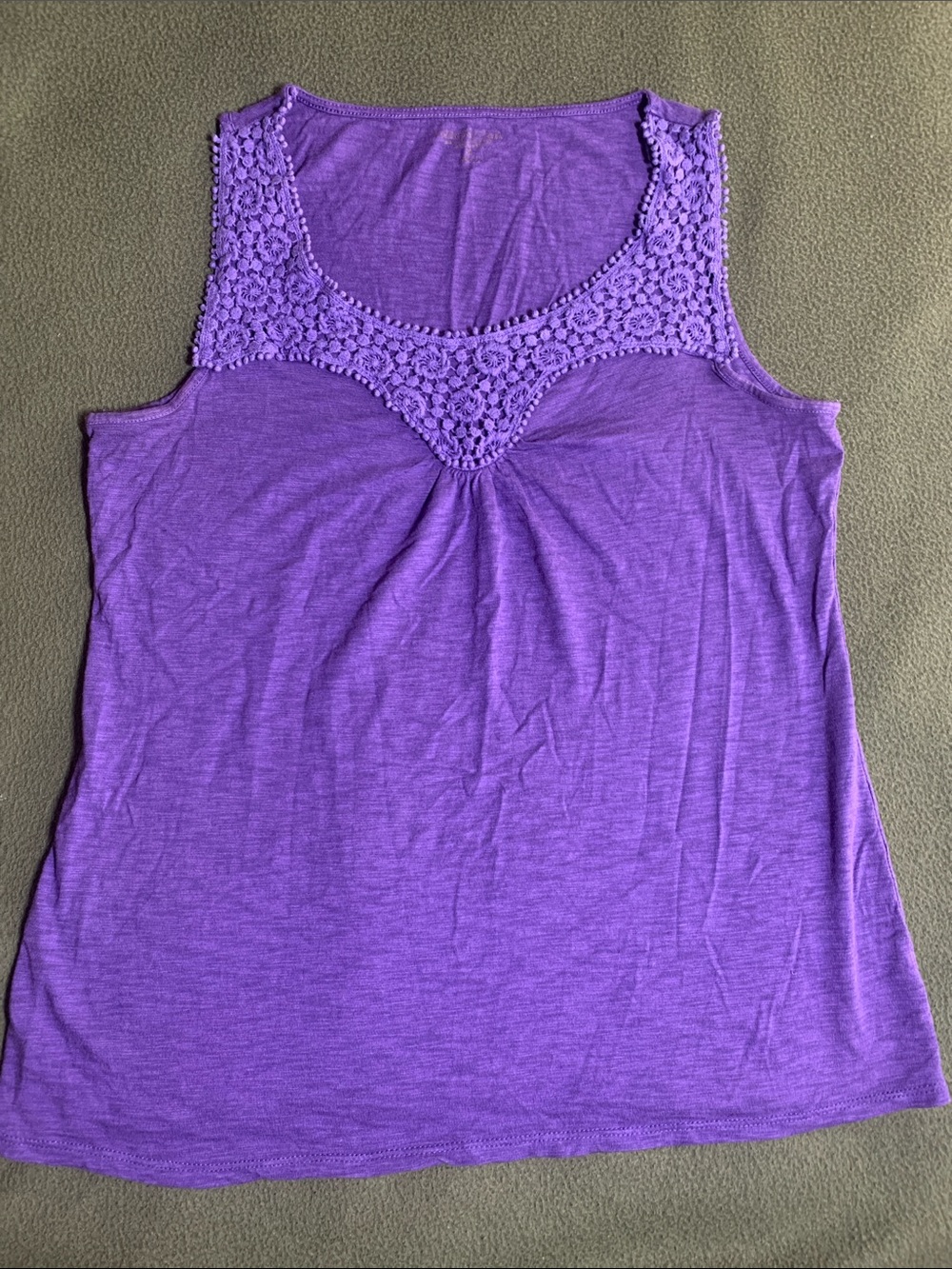 GUC Coldwater Creek purple tank with crochet detail. Medium (10-12)